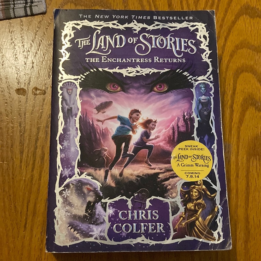 The Land of Stories The Enchantress Returns Book 2 paperback by Chris Colfer